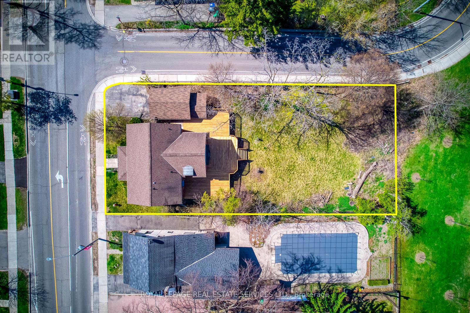 Property at 317 QUEEN STREET S image 4