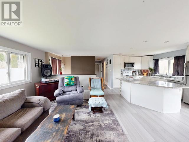Property at 5420 SAANICH AVE image 1