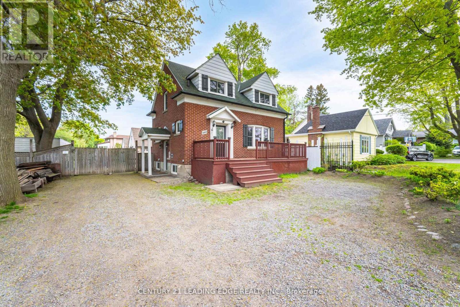 Property at 980 KING STREET E image 4