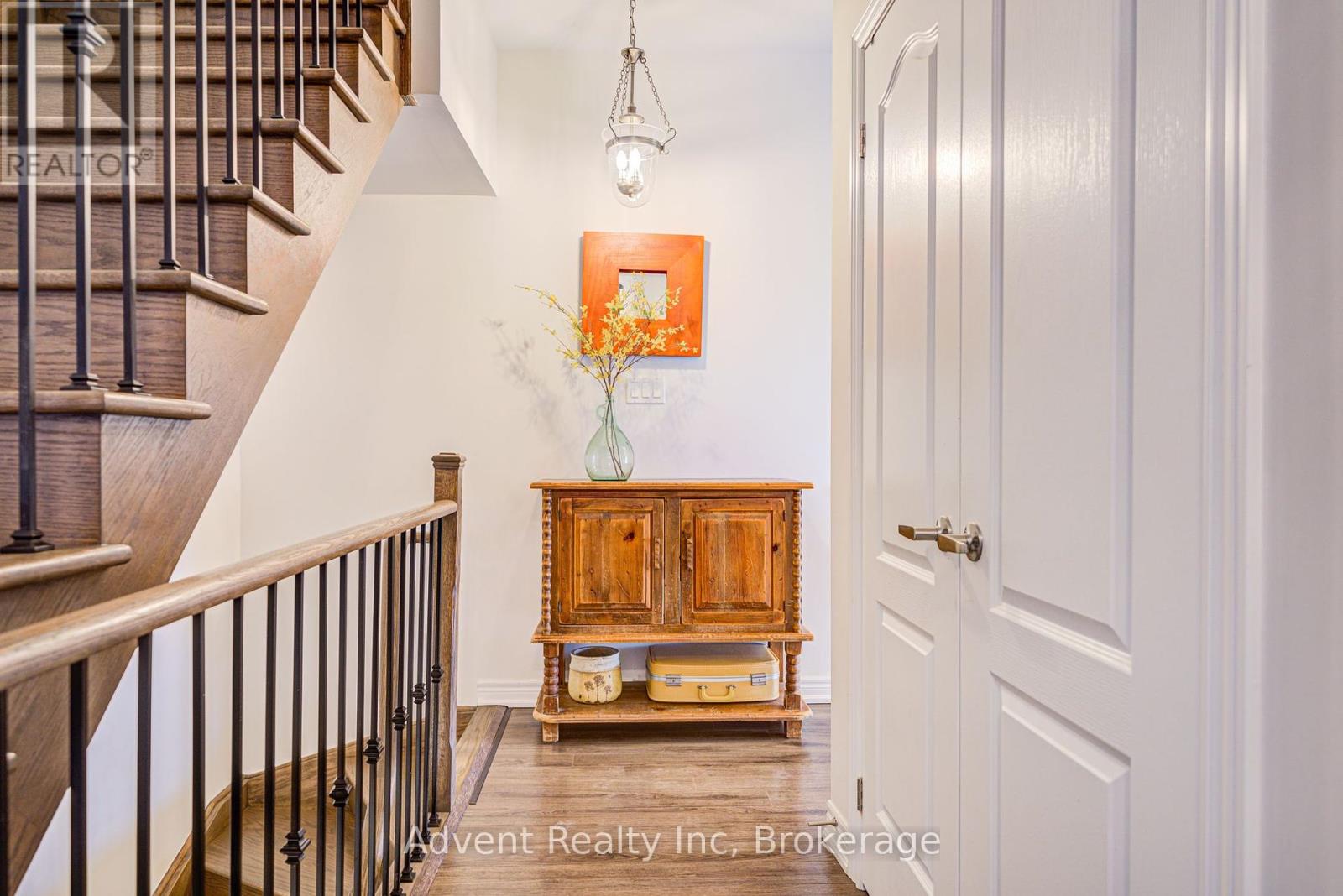 Property at 95 BEECHBOROUGH CRESCENT image 4