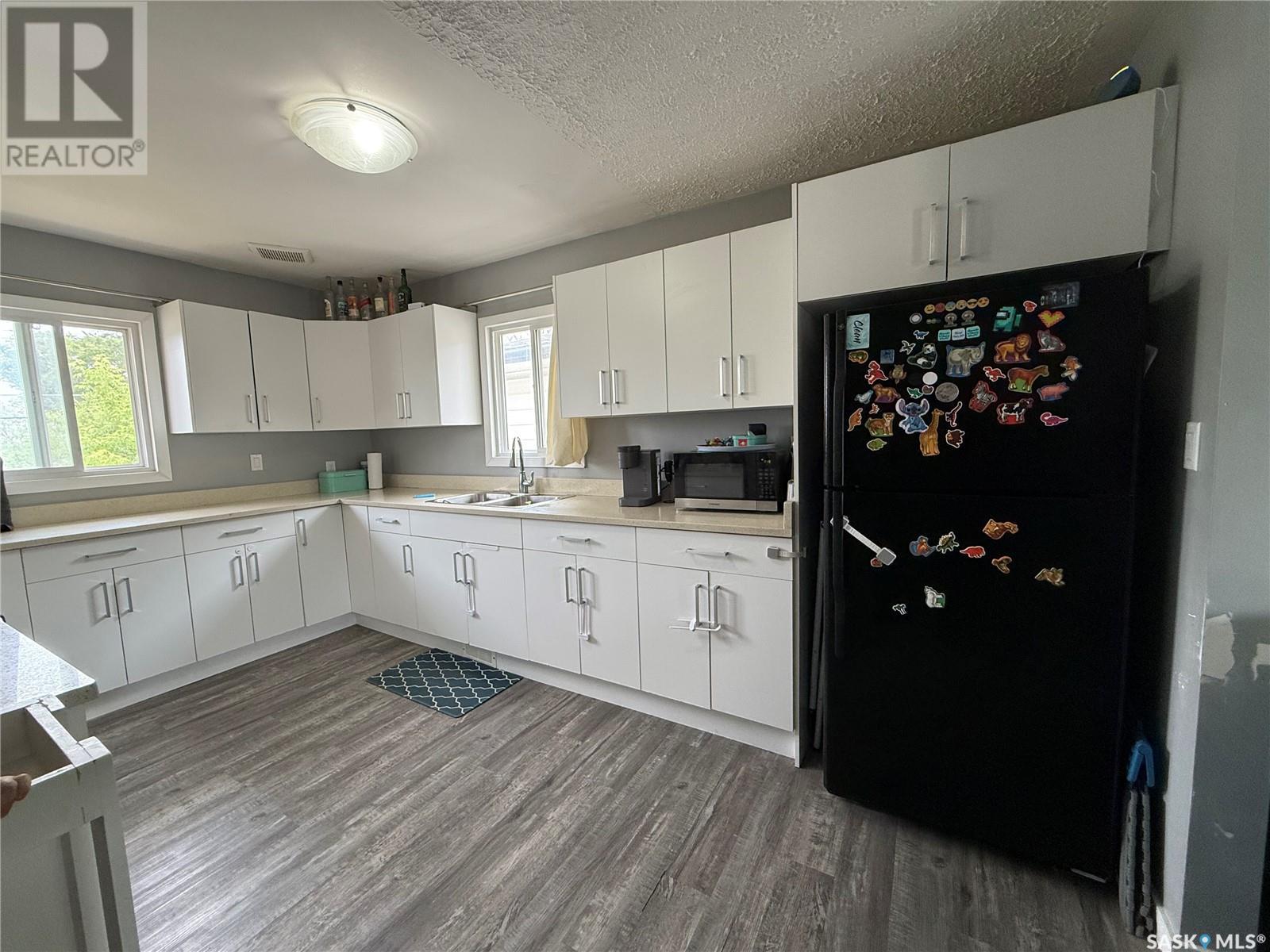 Property at 938 P AVENUE N image 3