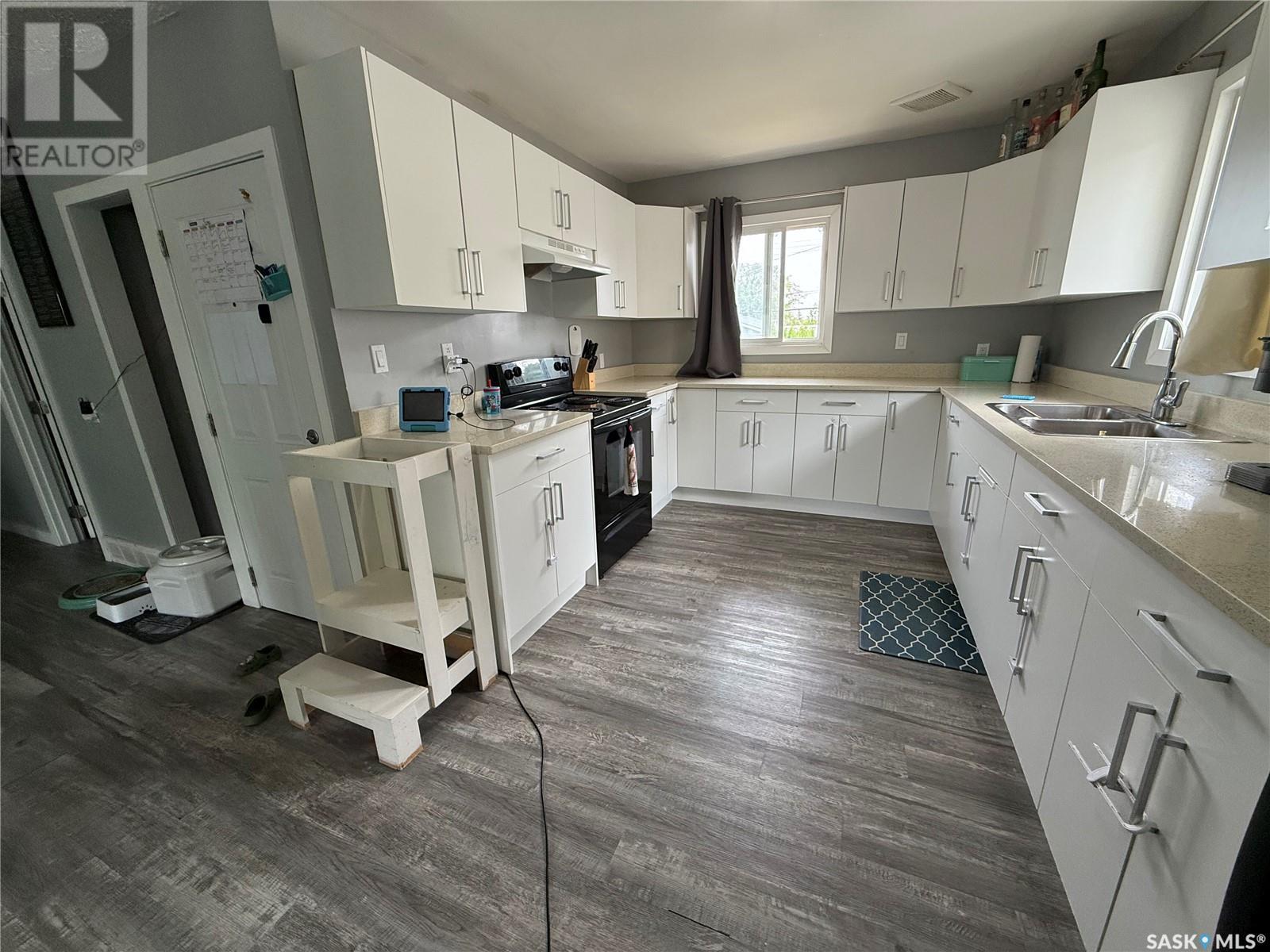 Property at 938 P AVENUE N image 5