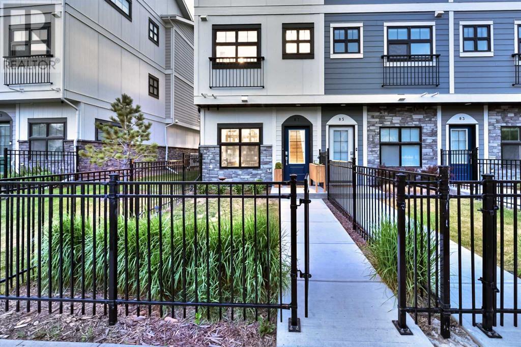 Property at 87 Les Jardins Park SE image 2