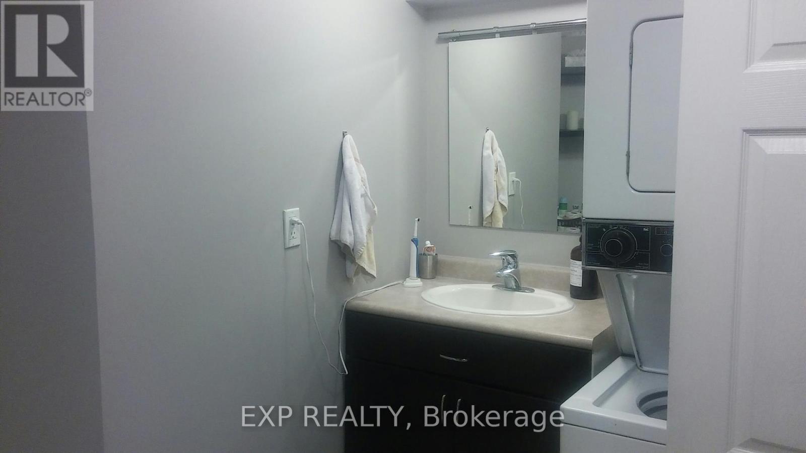 Bsmt - 31 Matterdale Avenue, Brampton, Ontario L6Y 4J6 - Photo 3 - W12220961