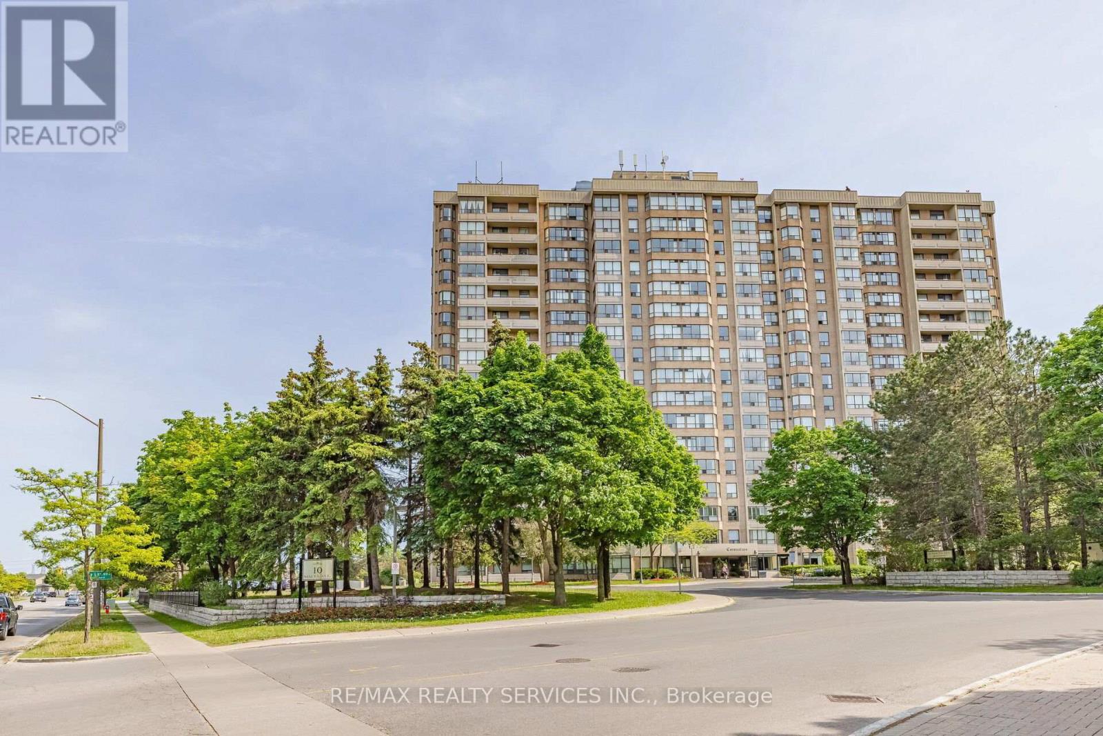 Property at 702 - 10 MALTA AVENUE S image 2