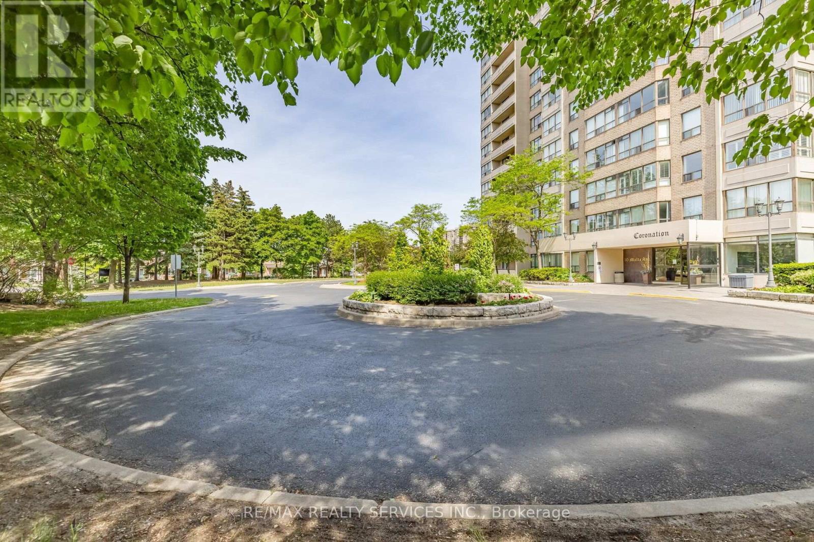 Property at 702 - 10 MALTA AVENUE S image 4