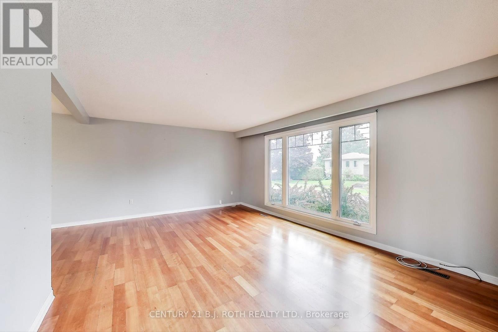 Property at 50 APPLEWOOD CRESCENT image 2