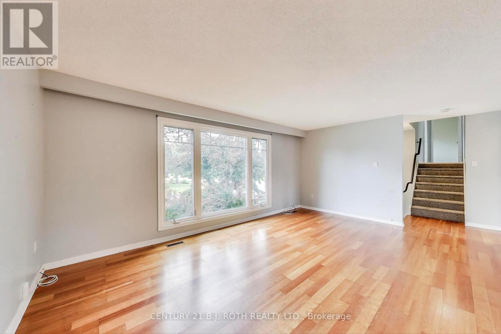Property at 50 APPLEWOOD CRESCENT image 3