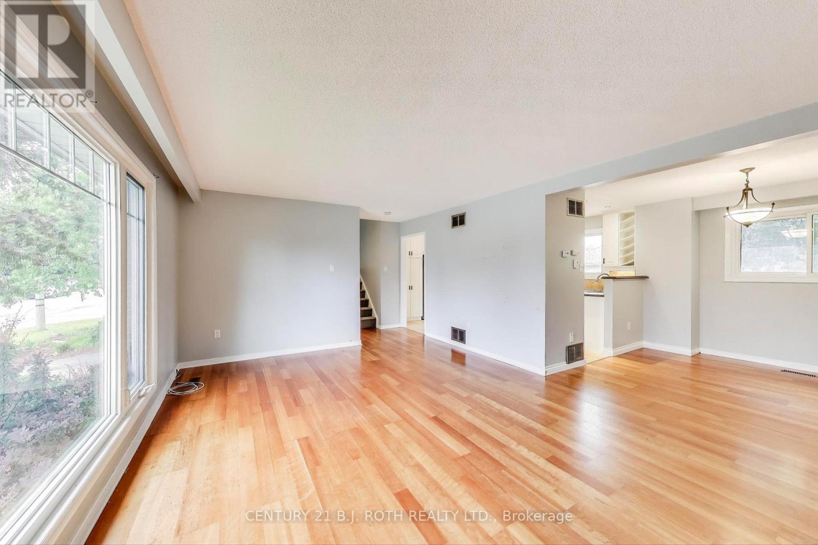 Property at 50 APPLEWOOD CRESCENT image 4