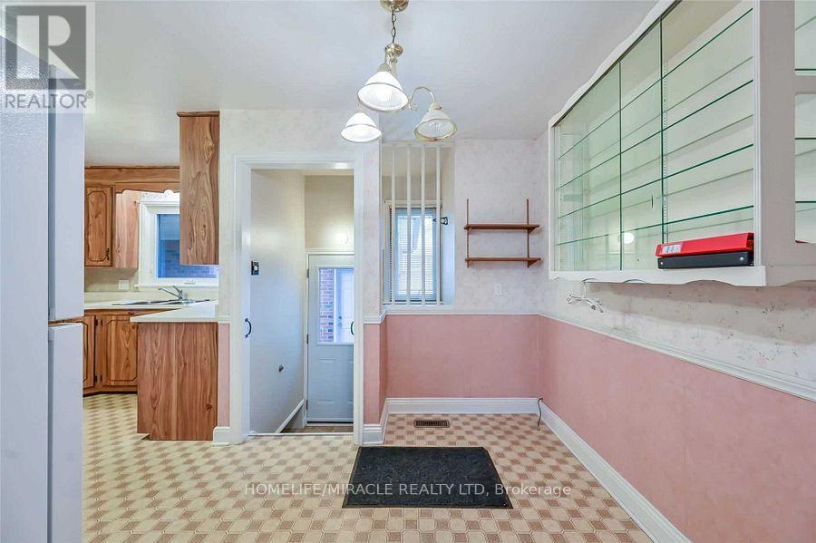 Main Fl - 764 Upper Ottawa Street, Hamilton, Ontario  L8T 3V1 - Photo 16 - X12221119