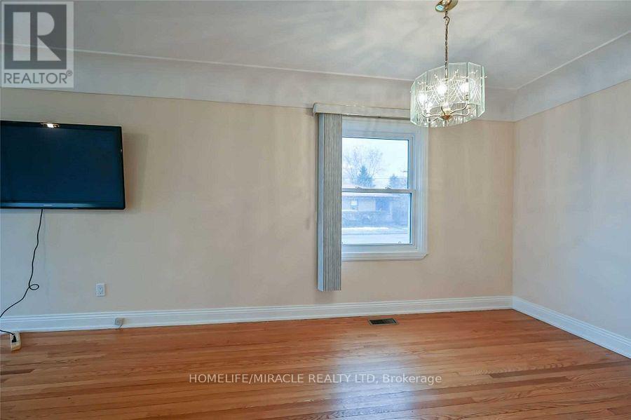 Main Fl - 764 Upper Ottawa Street, Hamilton, Ontario  L8T 3V1 - Photo 9 - X12221119