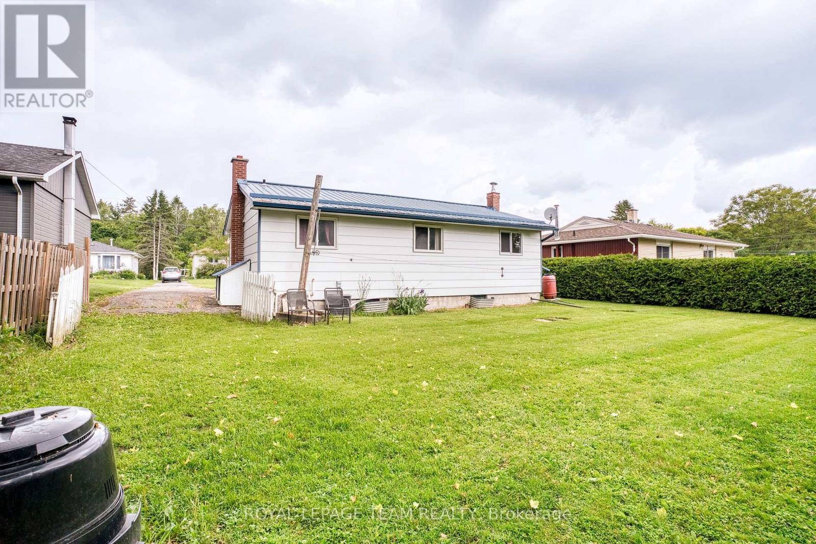 329 Wylie Street, Mississippi Mills, Ontario  K0A 1A0 - Photo 12 - X12221168