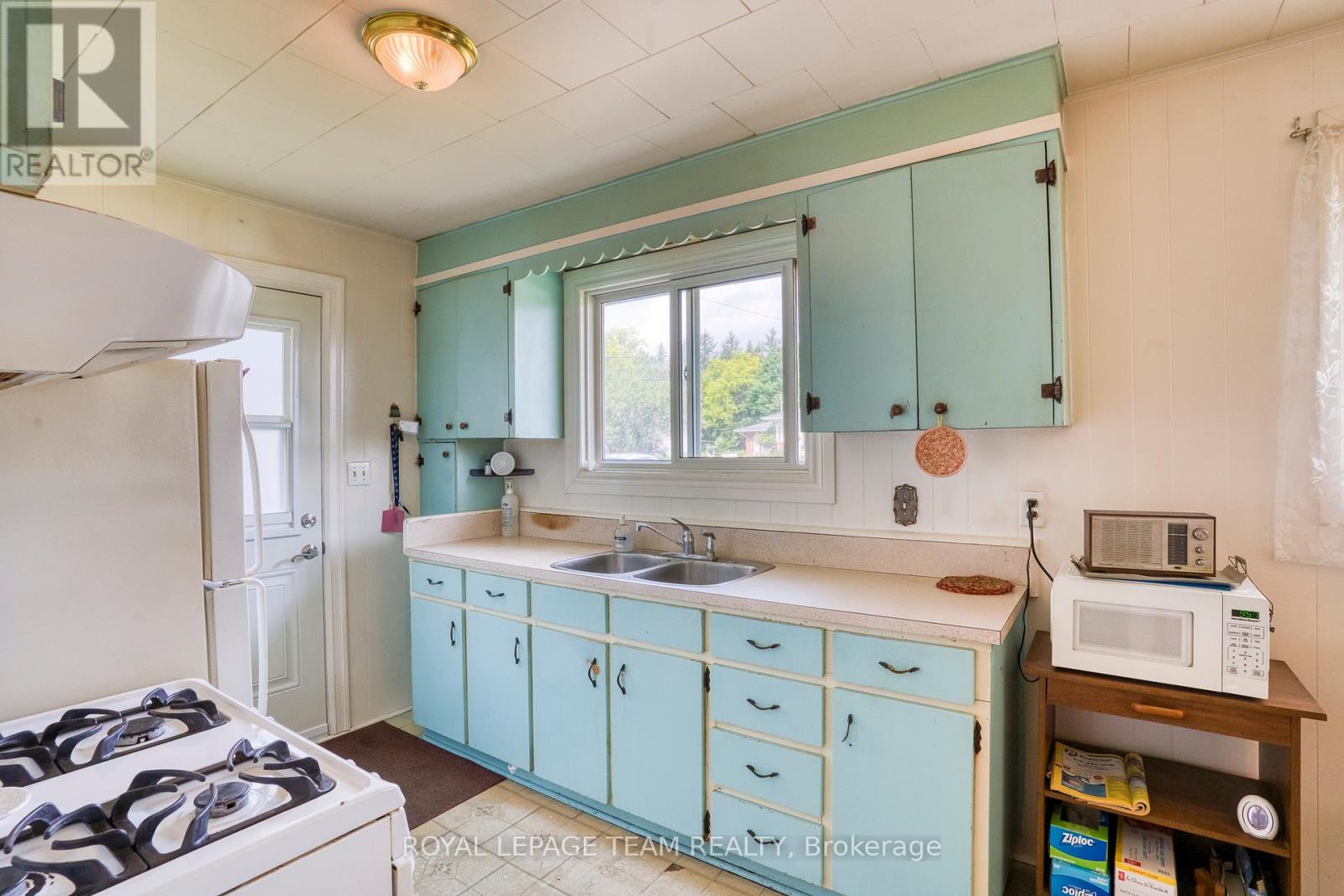 329 Wylie Street, Mississippi Mills, Ontario  K0A 1A0 - Photo 16 - X12221168