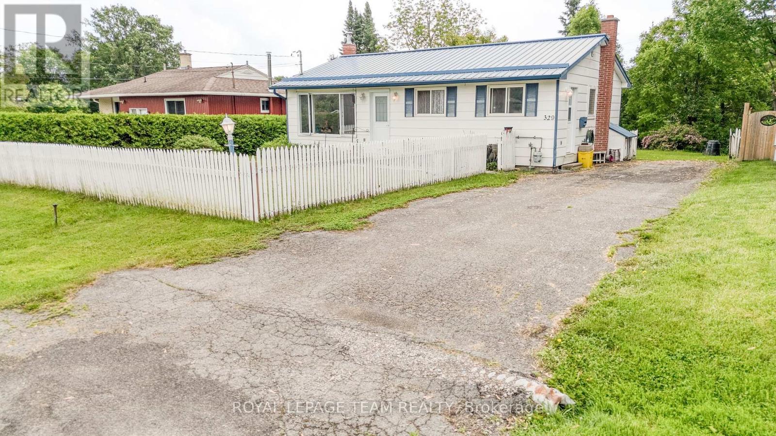 329 Wylie Street, Mississippi Mills, Ontario  K0A 1A0 - Photo 3 - X12221168