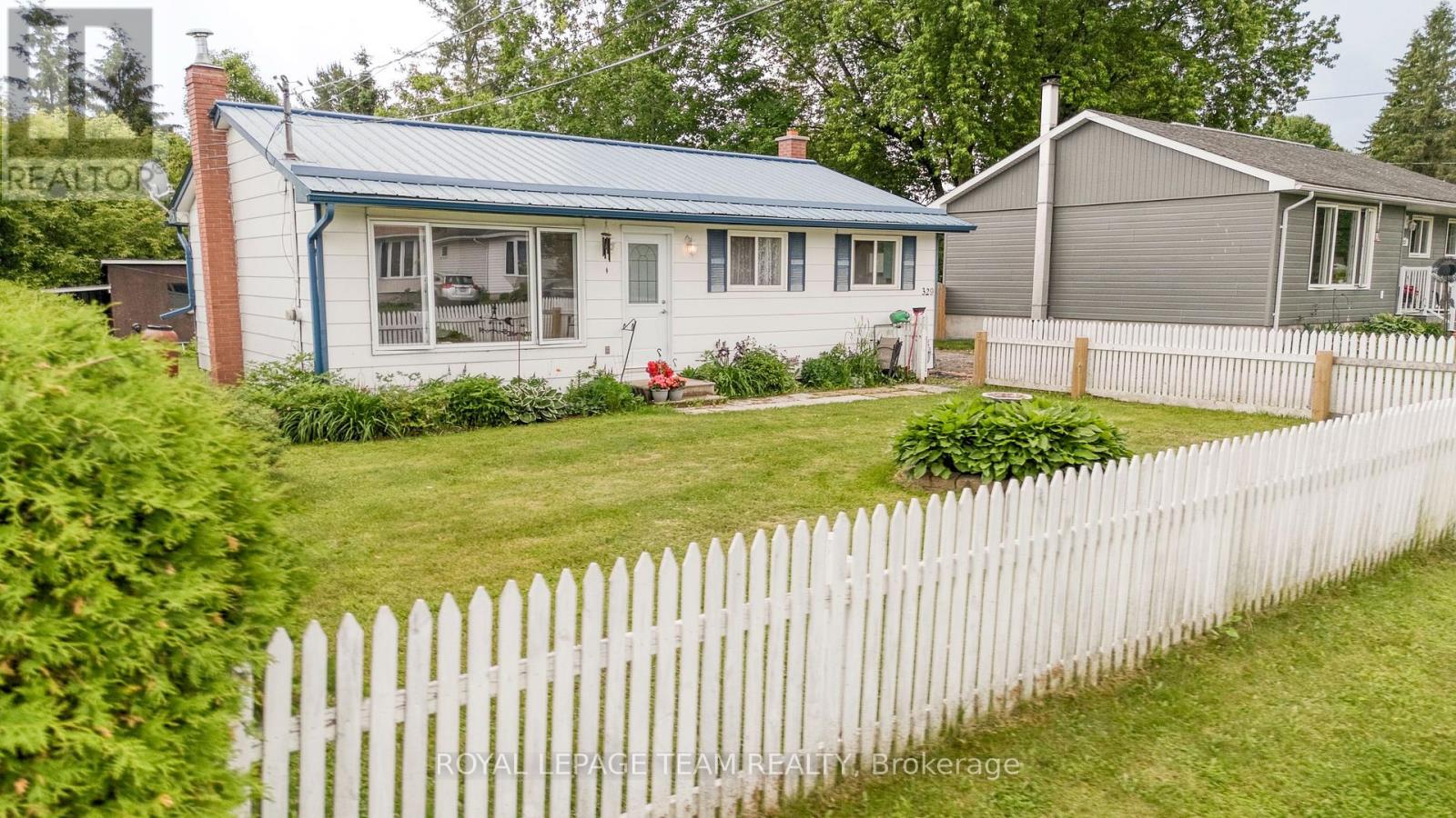 329 Wylie Street, Mississippi Mills, Ontario  K0A 1A0 - Photo 5 - X12221168