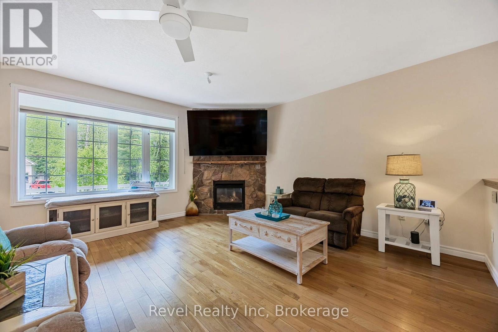 Property at 9 ALBION LANE image 4