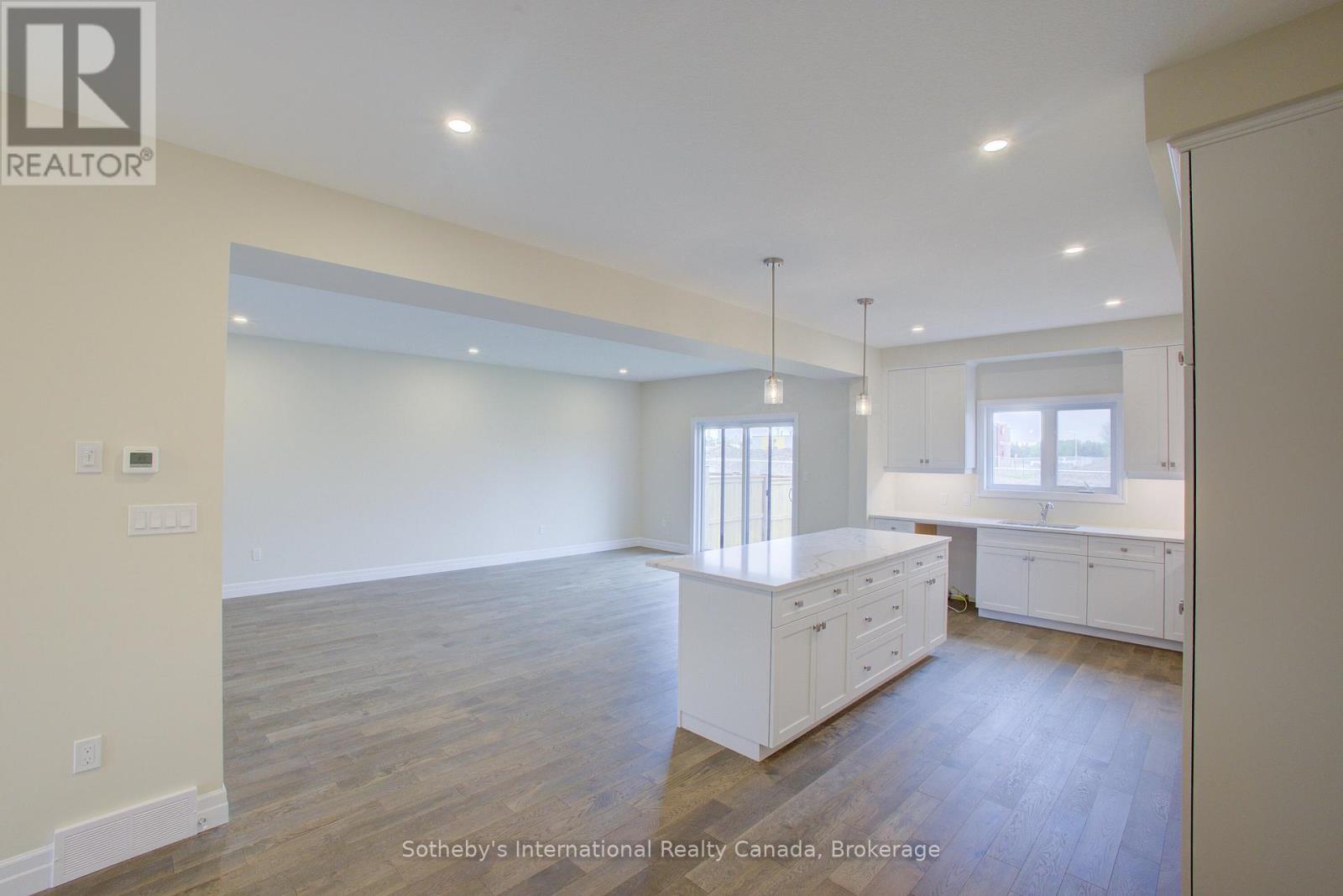 648 Wray Avenue S, North Perth, Ontario  N4W 3K9 - Photo 11 - X12221153