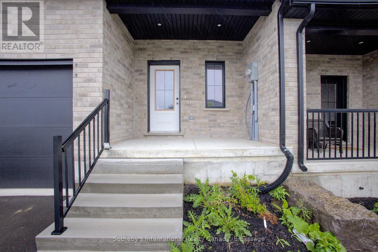 648 Wray Avenue S, North Perth, Ontario  N4W 3K9 - Photo 3 - X12221153