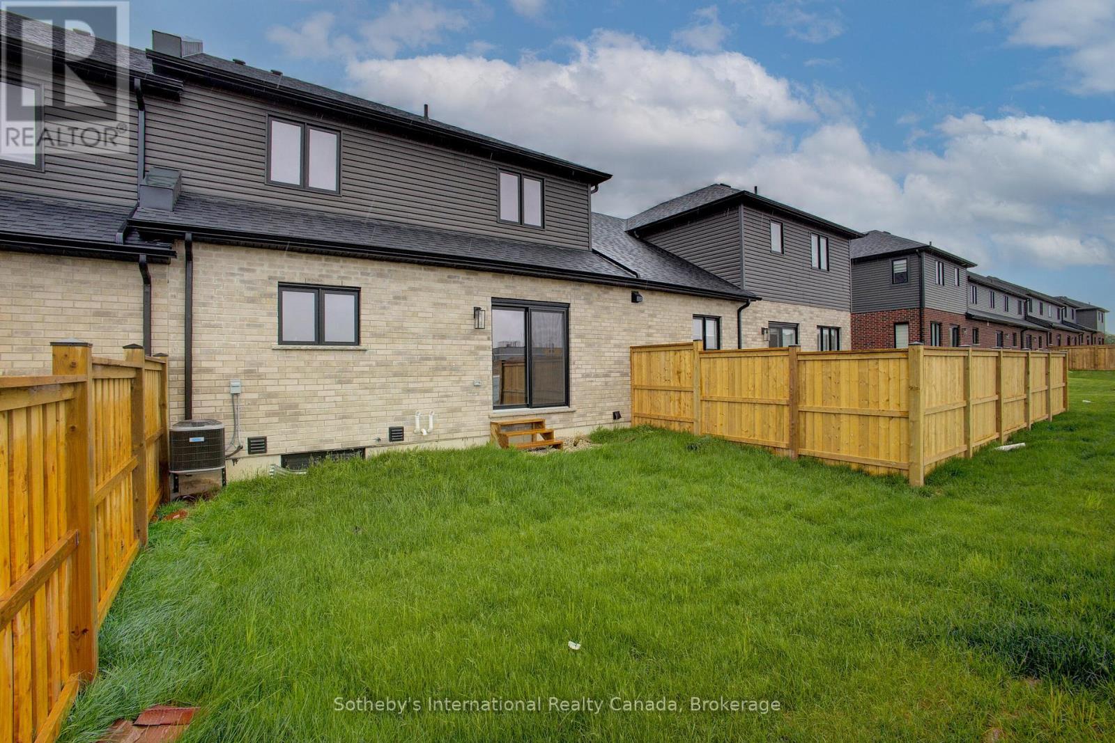 648 Wray Avenue S, North Perth, Ontario  N4W 3K9 - Photo 43 - X12221153