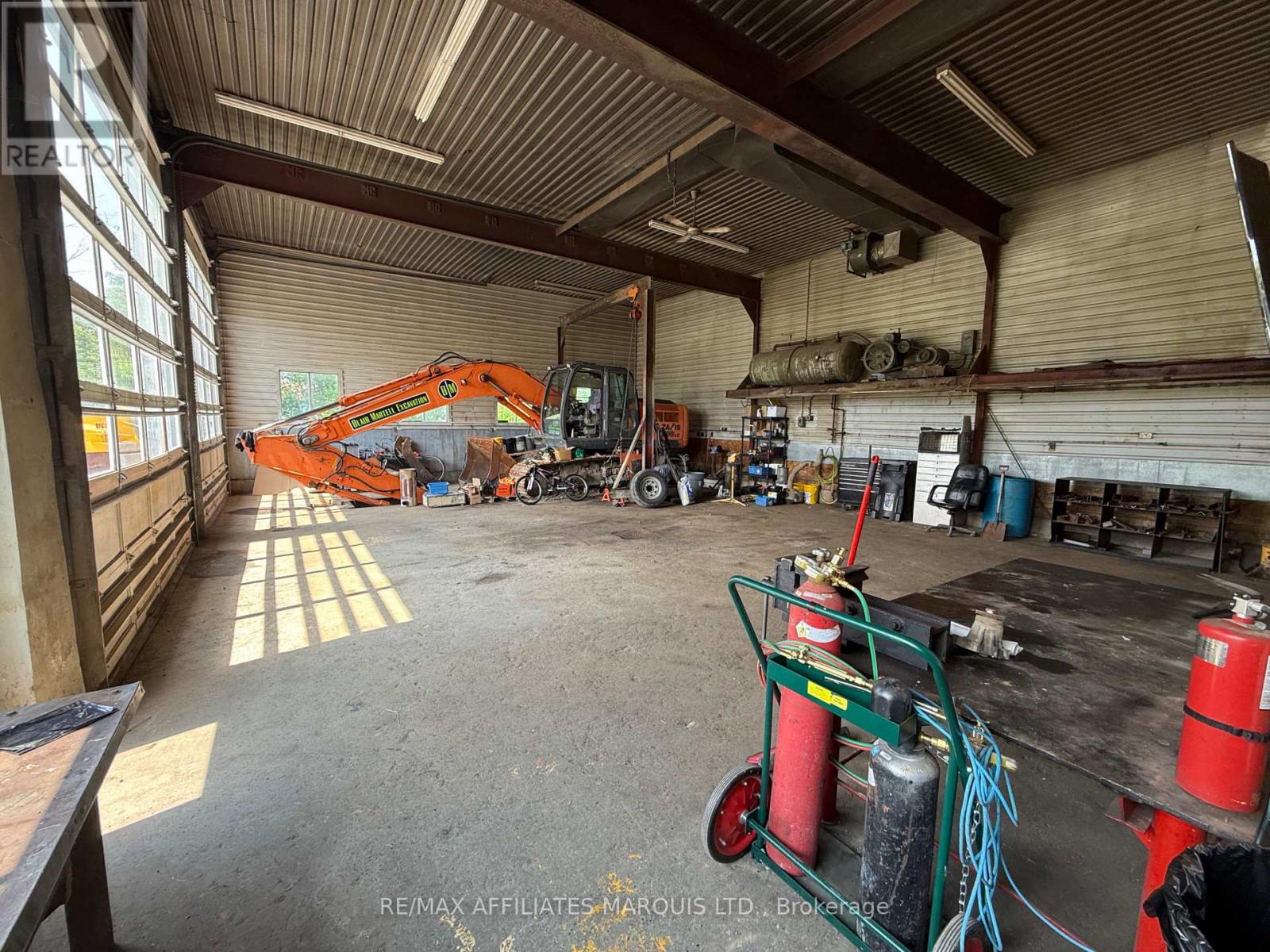 17295 Valade Road, South Stormont, Ontario  K0C 2A0 - Photo 18 - X12221169
