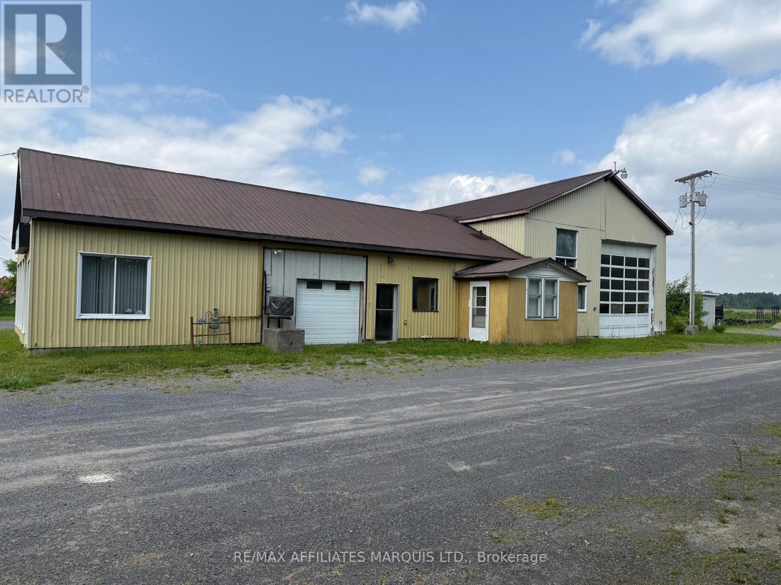 17295 Valade Road, South Stormont, Ontario  K0C 2A0 - Photo 9 - X12221169