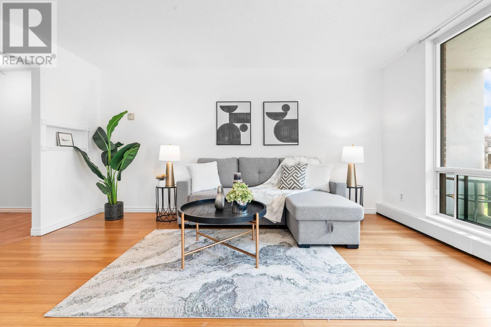 Property at 209 - 1210 RADOM STREET image 2