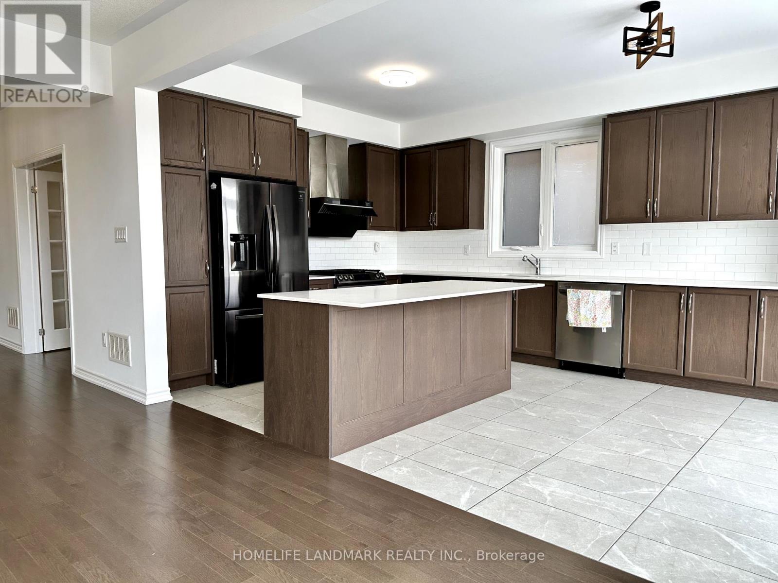 37 Maskell Crescent, Whitby, Ontario  L1P 0J6 - Photo 11 - E12221206