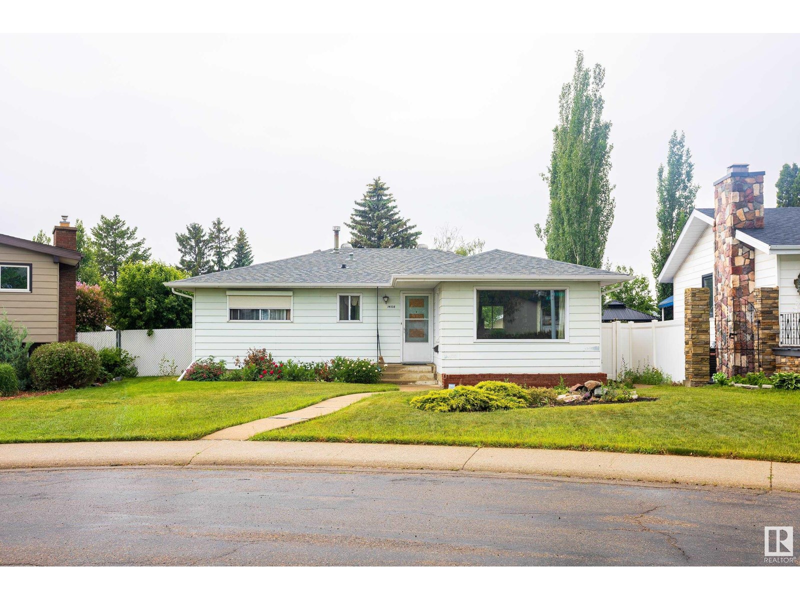 Property at 14108 73 ST NW image 1