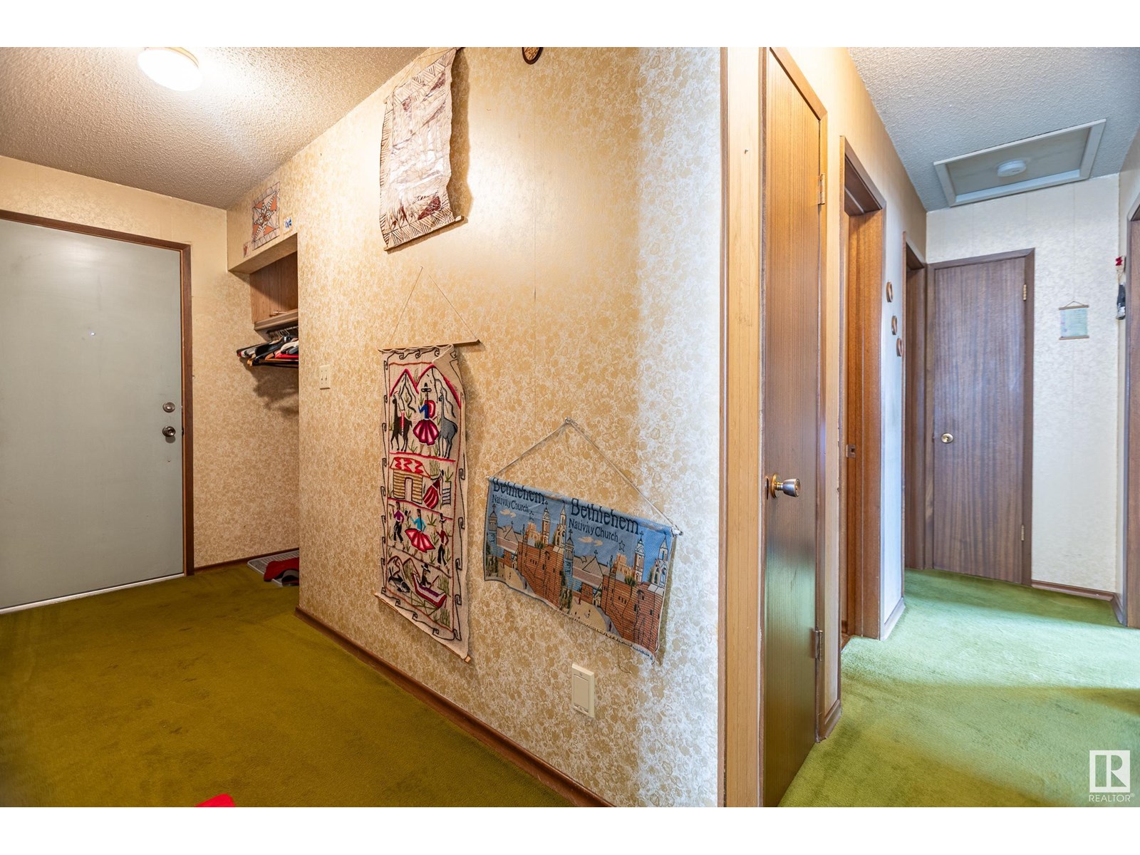 Property at 14108 73 ST NW image 3
