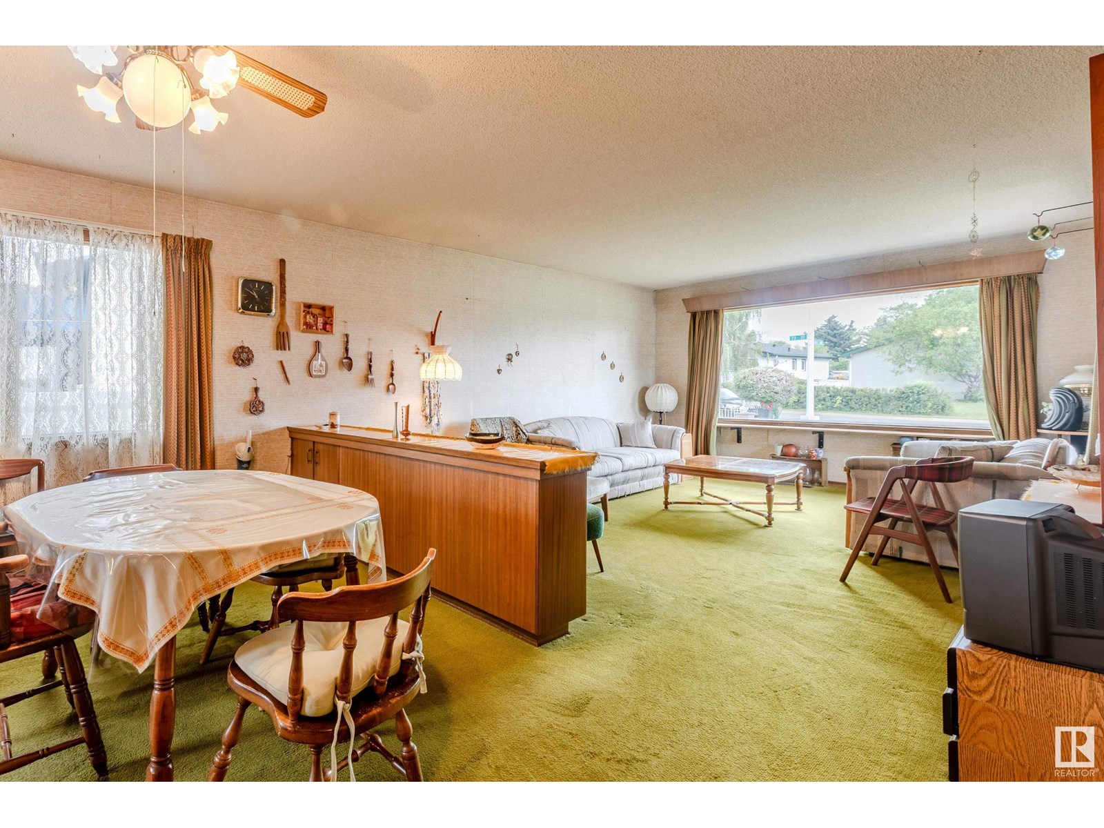 Property at 14108 73 ST NW image 4