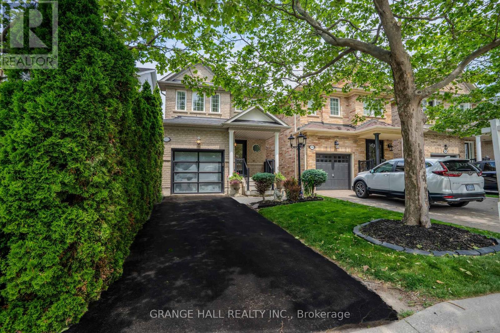 Property at 102 VENICE GATE DRIVE image 2
