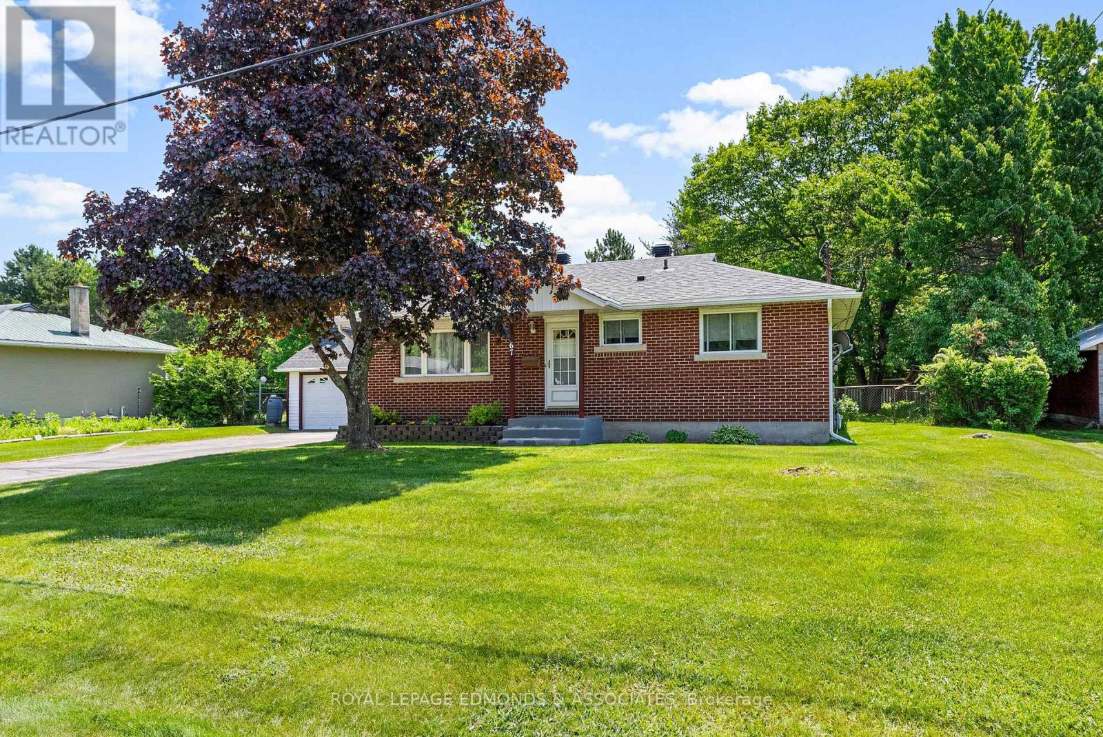 Property at 67 SUNSET CRESCENT image 3
