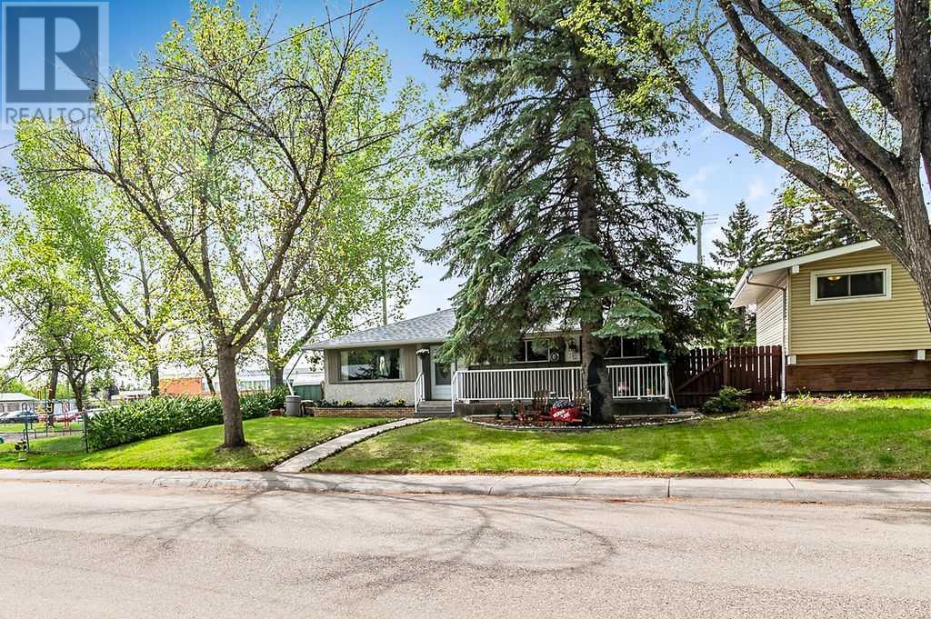 Property at 74 Armstrong Crescent SE image 3