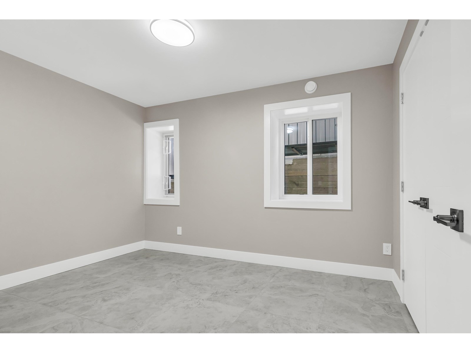 Property at 9087 112 STREET image 5