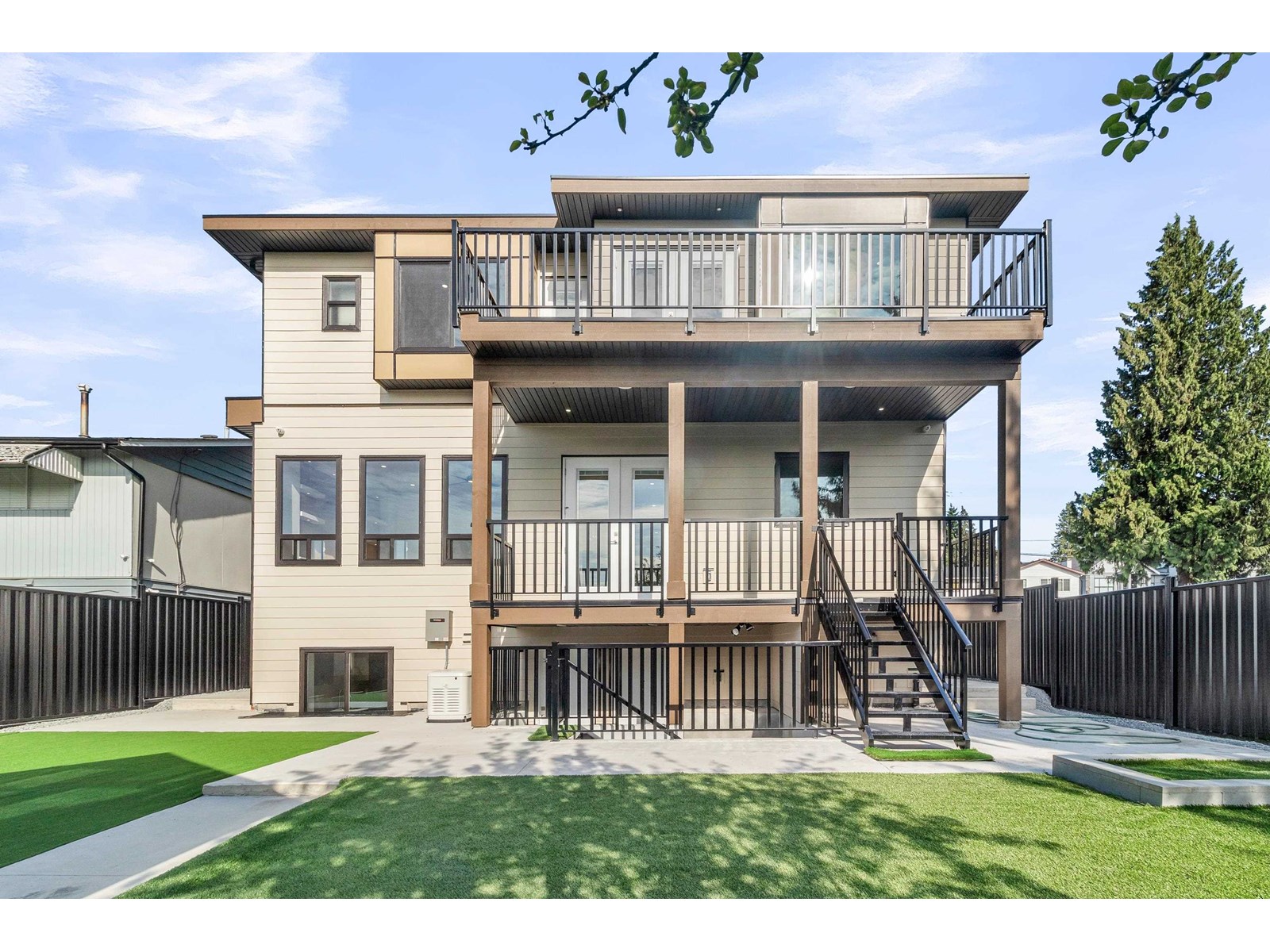 Property at 9087 112 STREET image 2