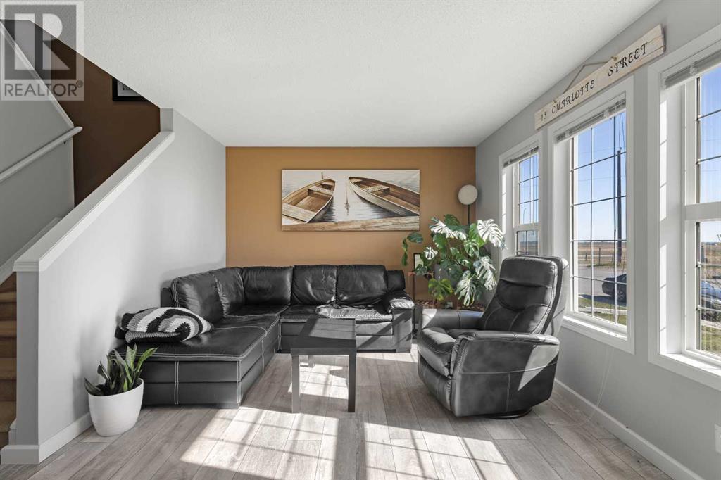 Property at 80 Saddlebrook Common NE image 4