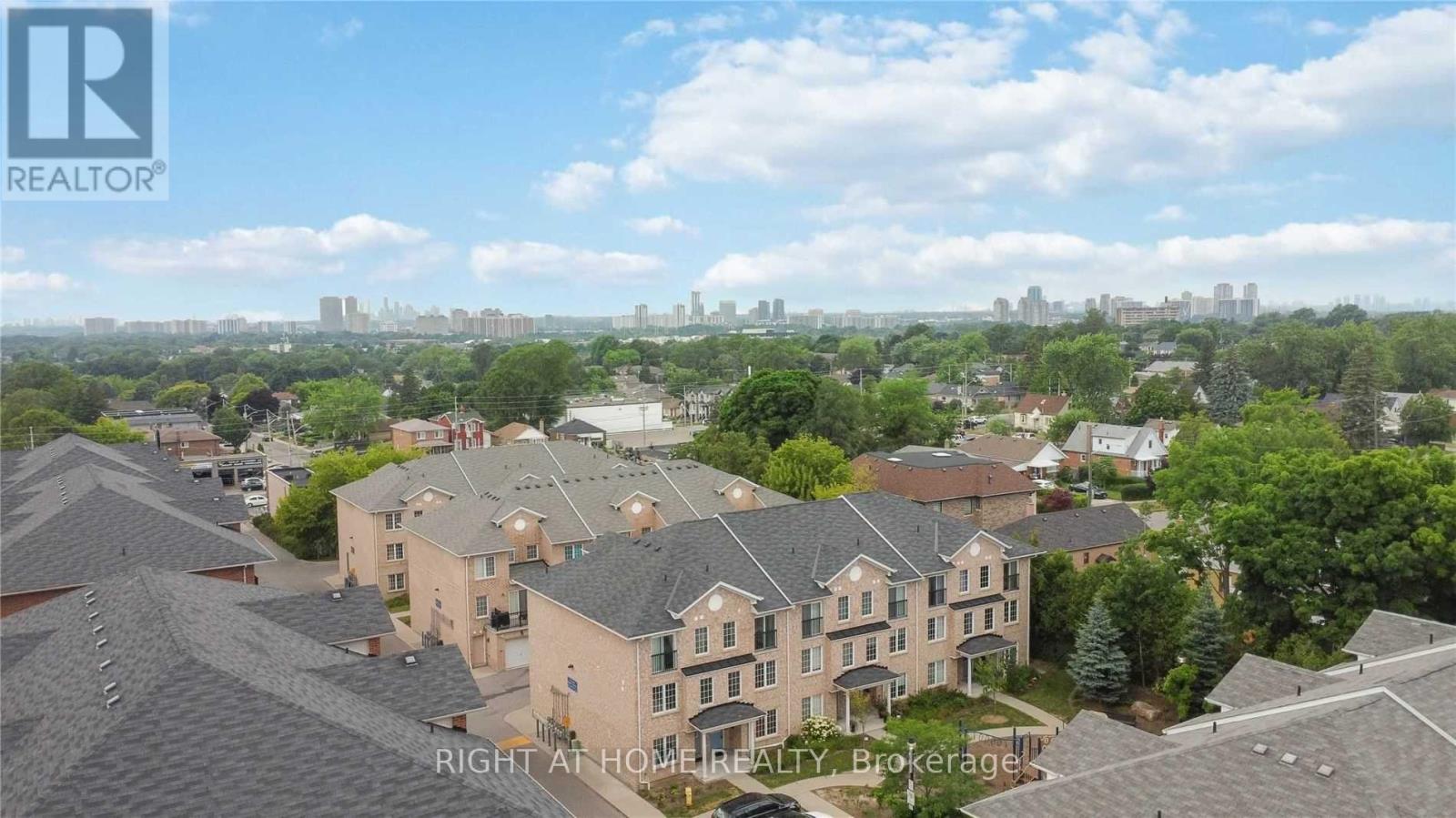 Property at 28 STRANGFORD LANE image 4