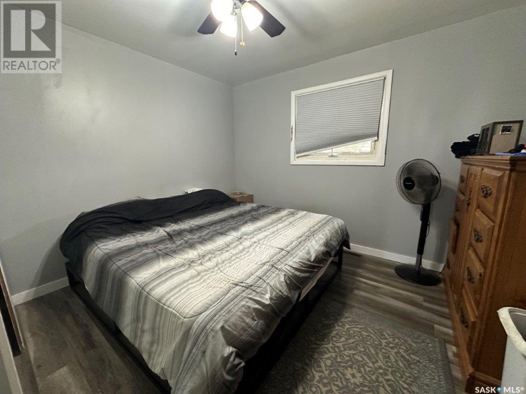 215 4th Avenue W, Kindersley, Saskatchewan  S0L 1S0 - Photo 11 - SK009437