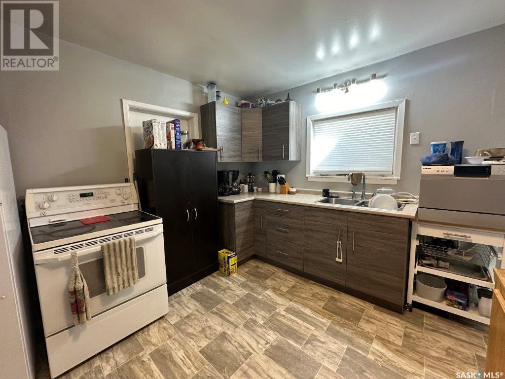 215 4th Avenue W, Kindersley, Saskatchewan  S0L 1S0 - Photo 15 - SK009437