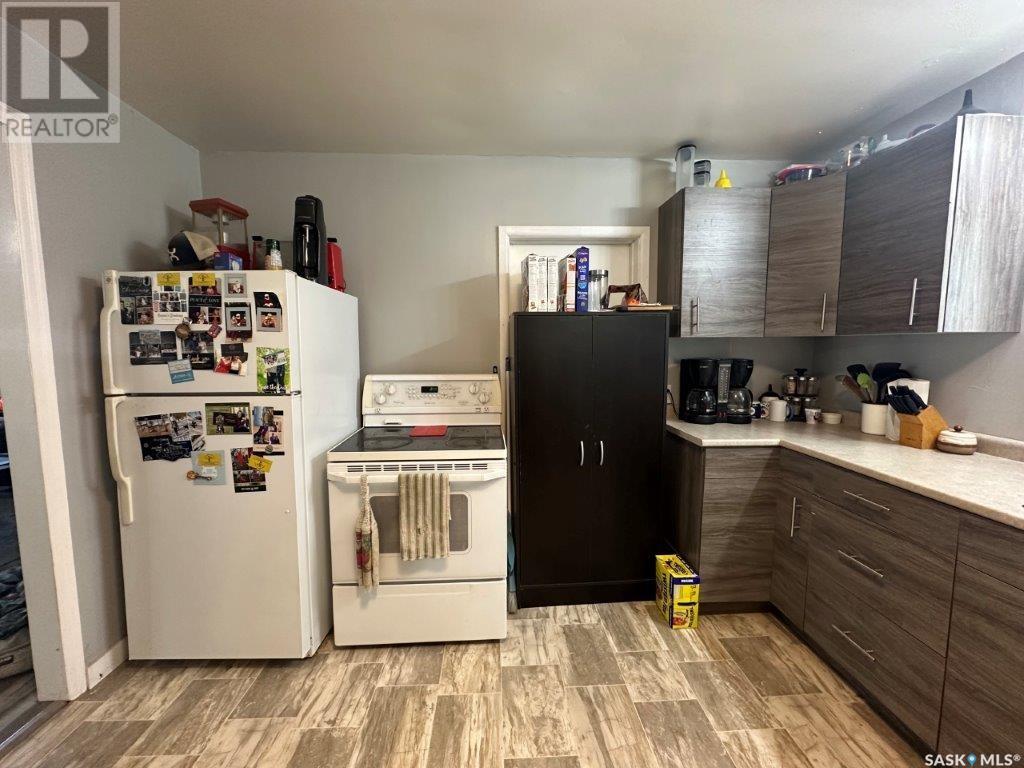 215 4th Avenue W, Kindersley, Saskatchewan  S0L 1S0 - Photo 16 - SK009437