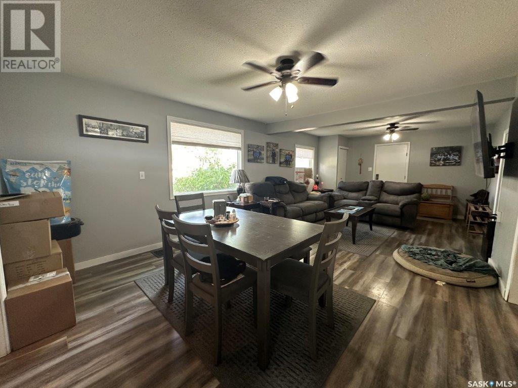 215 4th Avenue W, Kindersley, Saskatchewan  S0L 1S0 - Photo 6 - SK009437
