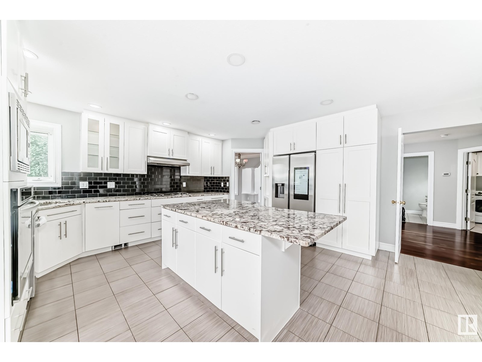 Property at 3819 42 ST NW image 1