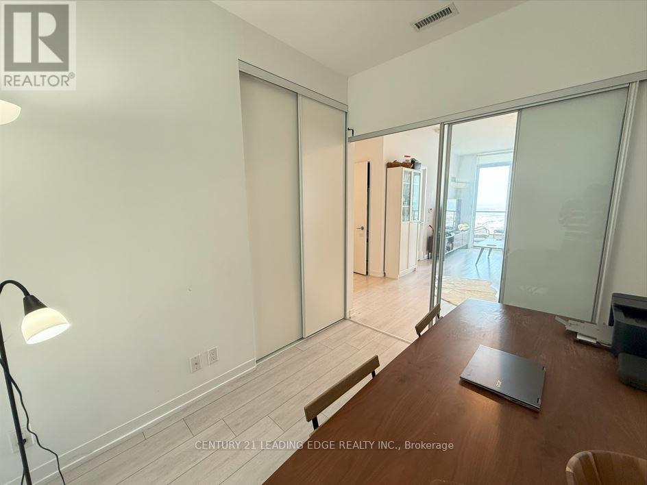 5515 - 950 Portage Parkway N, Vaughan (Vaughan Corporate Centre), Ontario  L4K 0J7 - Photo 12 - N12221411