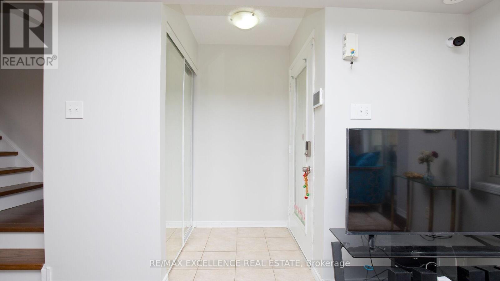 Property at 86 - 60 FAIRWOOD CIRCLE image 5