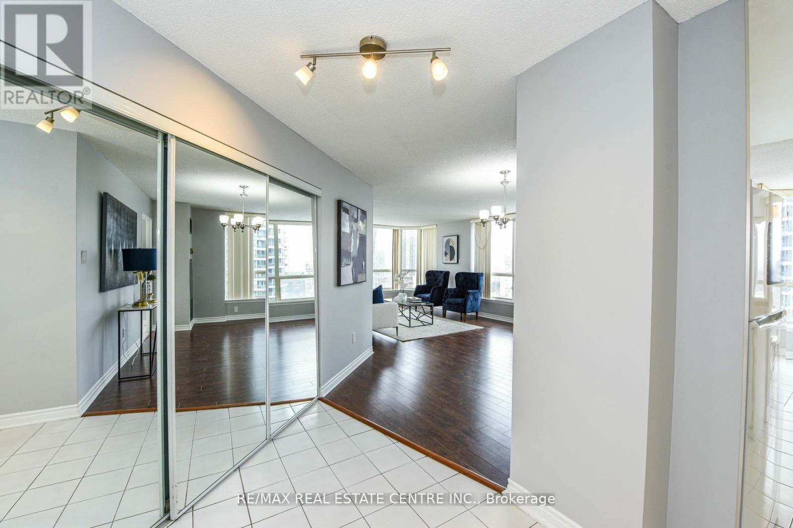 1805 - 55 Elm Drive, Mississauga, Ontario  L5B 3Z3 - Photo 10 - W12221434
