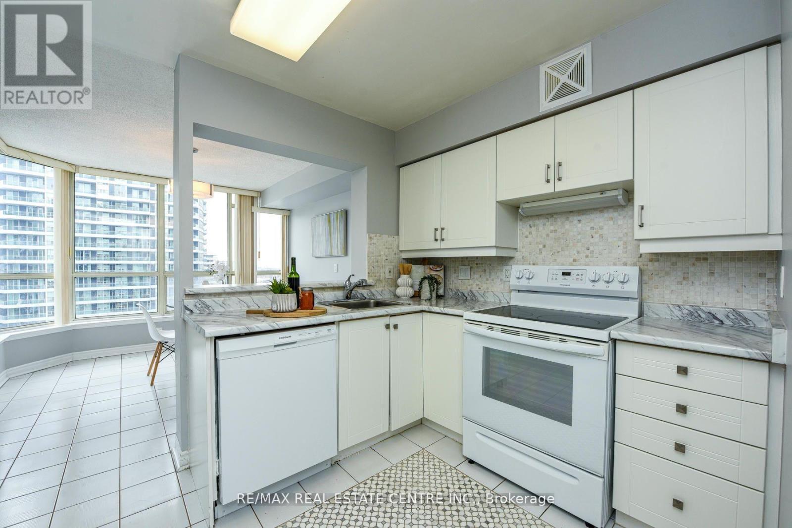 1805 - 55 Elm Drive, Mississauga, Ontario  L5B 3Z3 - Photo 20 - W12221434