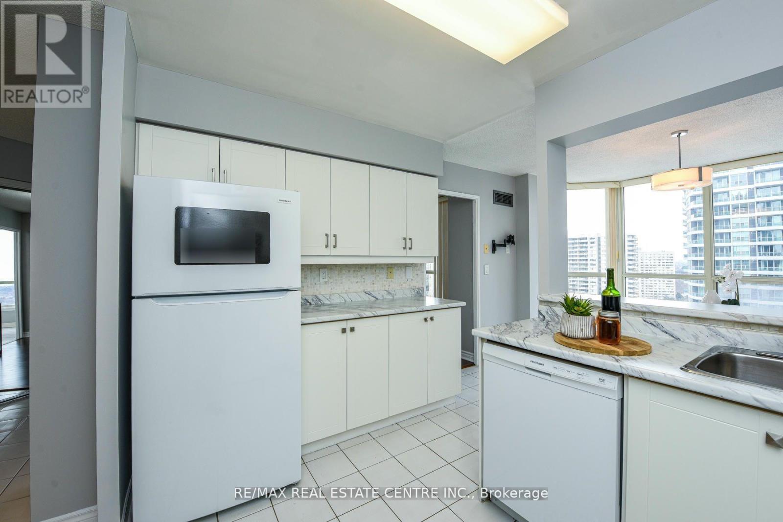 1805 - 55 Elm Drive, Mississauga, Ontario  L5B 3Z3 - Photo 21 - W12221434