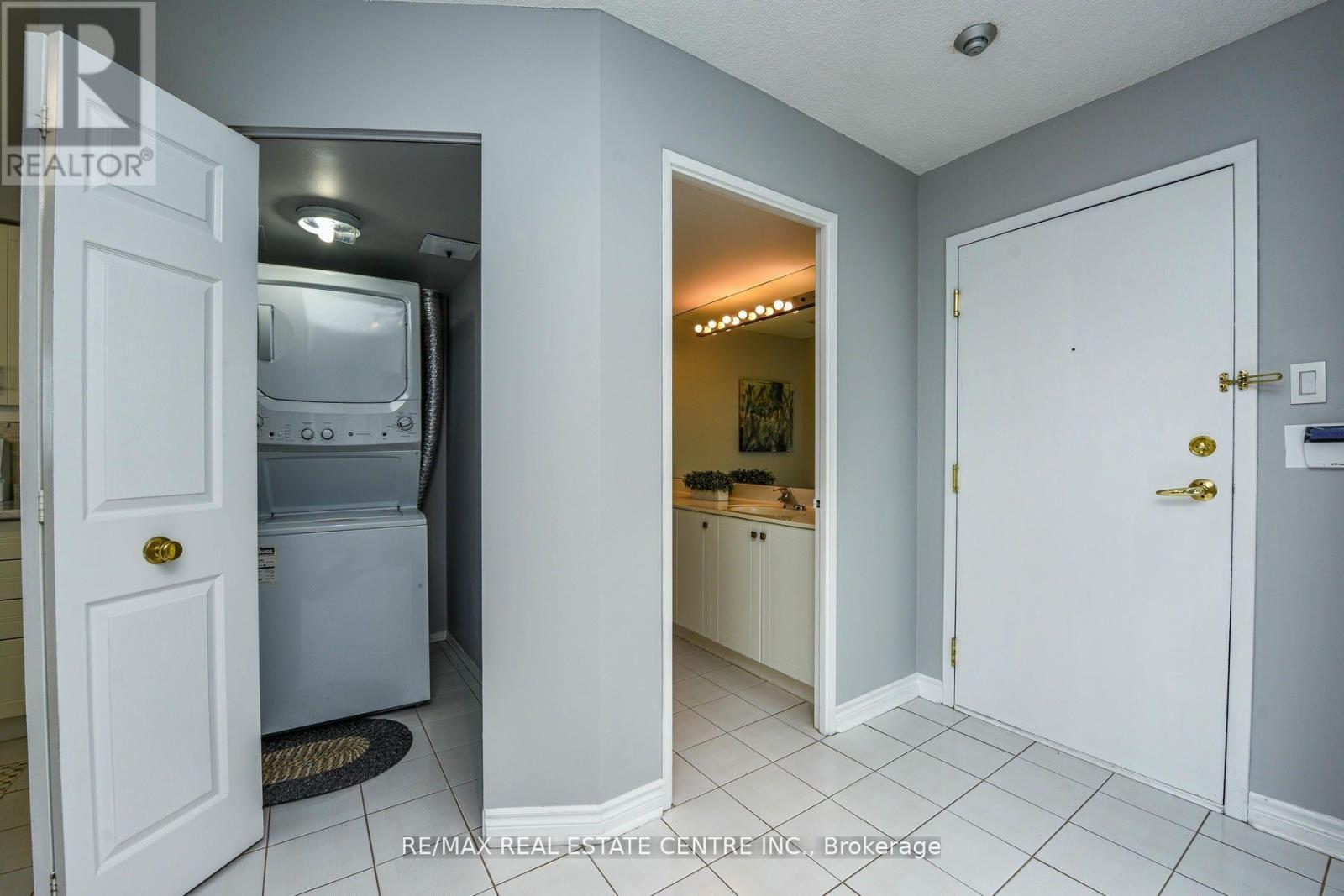1805 - 55 Elm Drive, Mississauga, Ontario  L5B 3Z3 - Photo 22 - W12221434