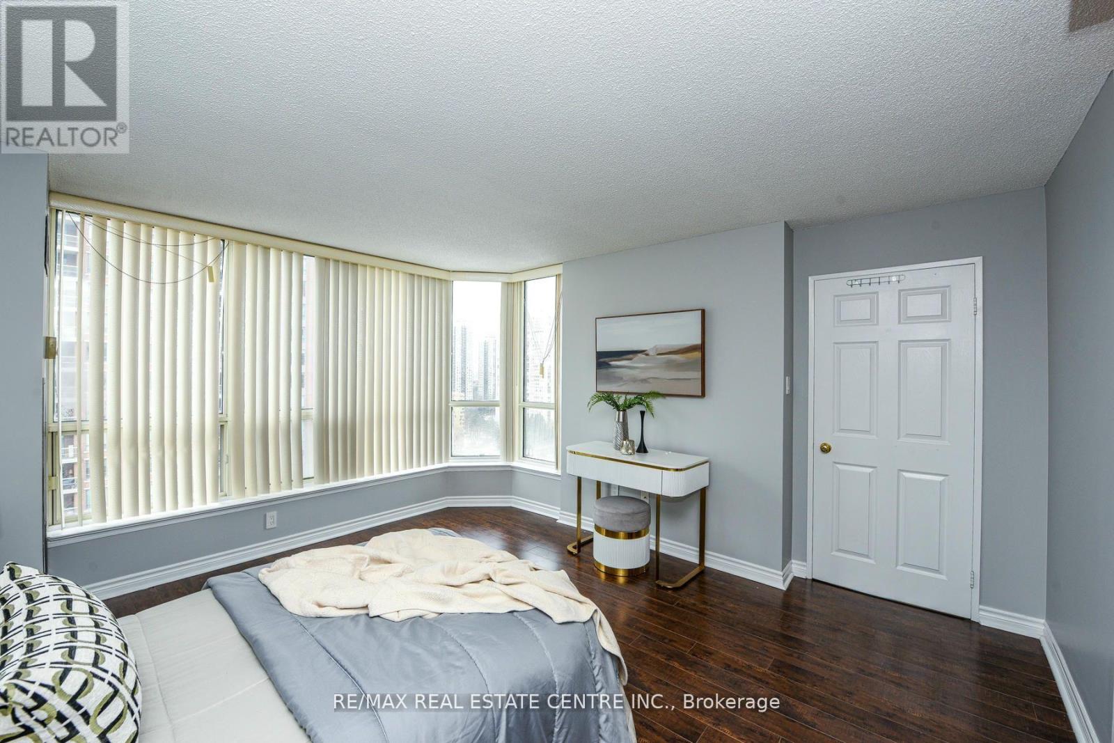 1805 - 55 Elm Drive, Mississauga, Ontario  L5B 3Z3 - Photo 32 - W12221434
