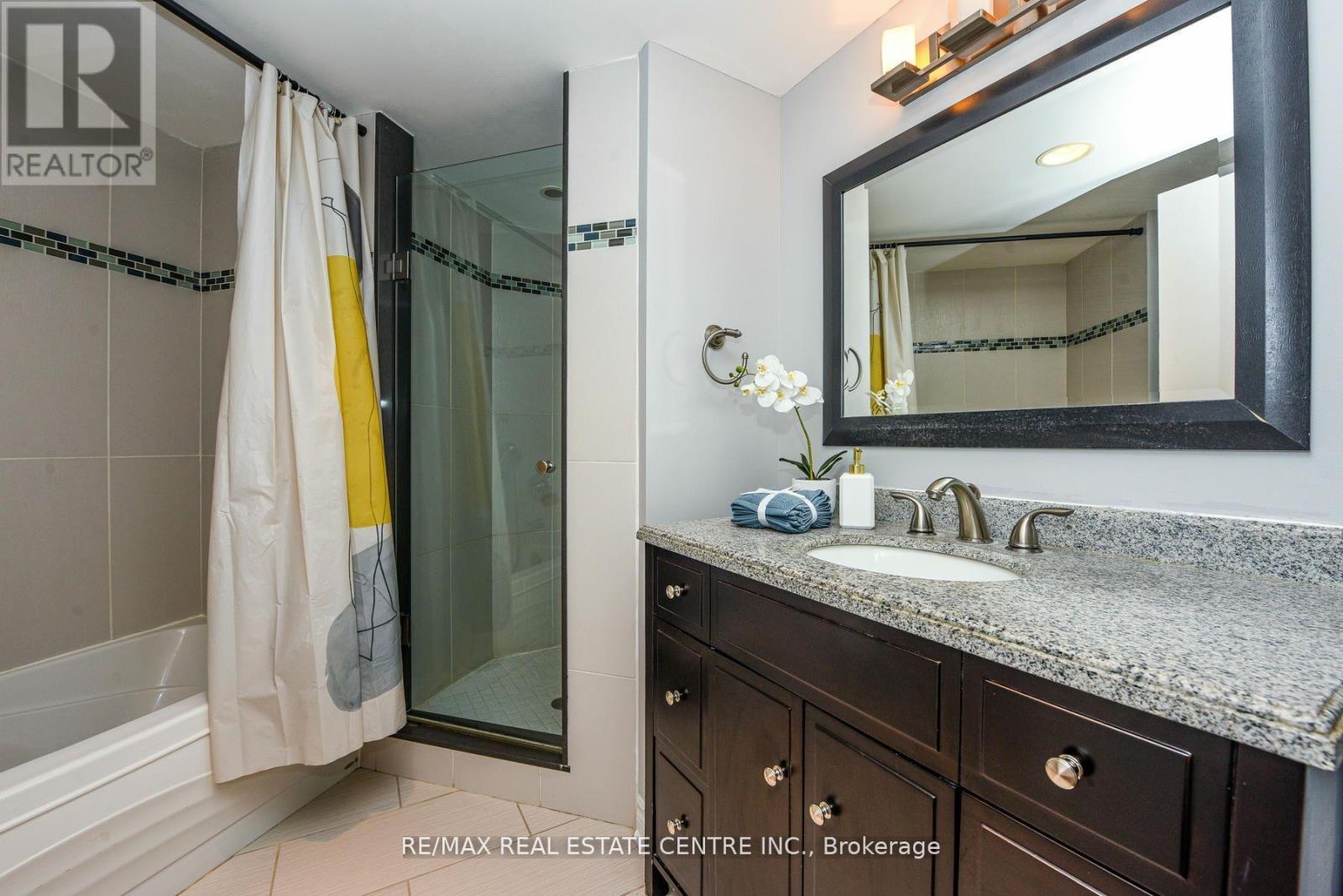1805 - 55 Elm Drive, Mississauga, Ontario  L5B 3Z3 - Photo 33 - W12221434
